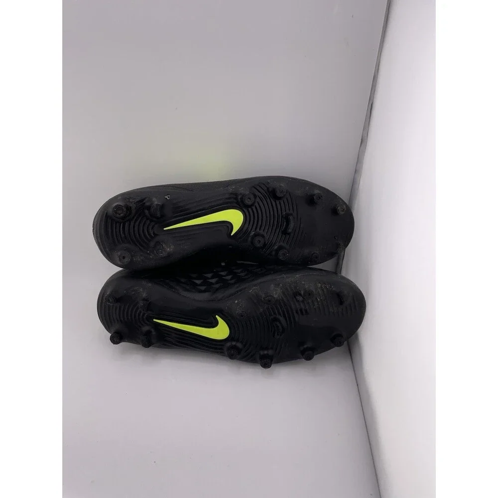 Nike Soccer Cleats Shoes Boys Size 4.5Y Black Tiempo Legend 8 Club AT5881-070